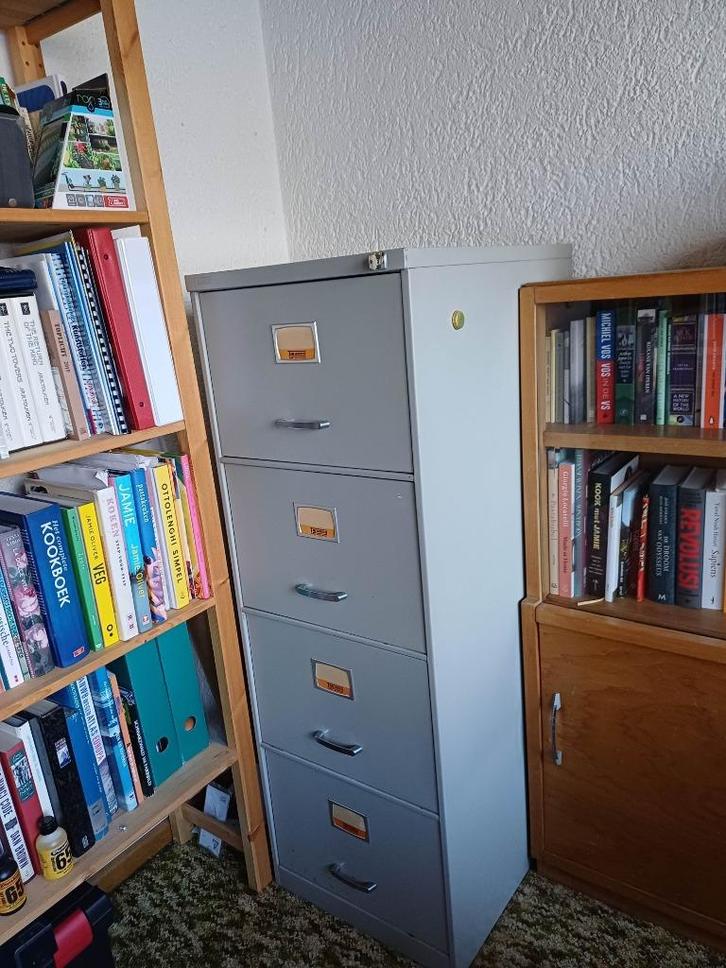 Archiefkast/ Dossierkast Triumph, Huis en Inrichting, Kasten | Roldeurkasten en Archiefkasten, Gebruikt, 100 tot 150 cm, Minder dan 50 cm