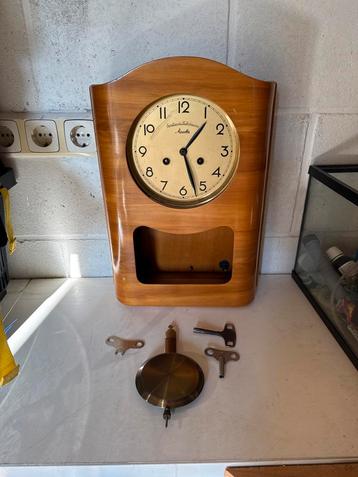 Antieke Junghans Wandklok - Jaren 30 Art Deco Stijl beschikbaar voor biedingen