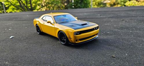 1:18 Dodge challenger SRT Hellcat yellow AutoArt, Hobby en Vrije tijd, Modelauto's | 1:18, Zo goed als nieuw, Auto, Autoart, Ophalen of Verzenden