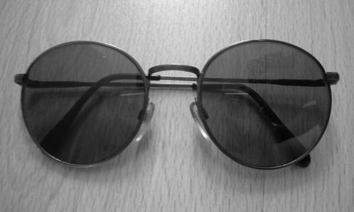Zonnebril, glazen 5,4x5,1 cm. Kleur montuur bruin., Sieraden, Tassen en Uiterlijk, Zonnebrillen en Brillen | Dames, Zo goed als nieuw