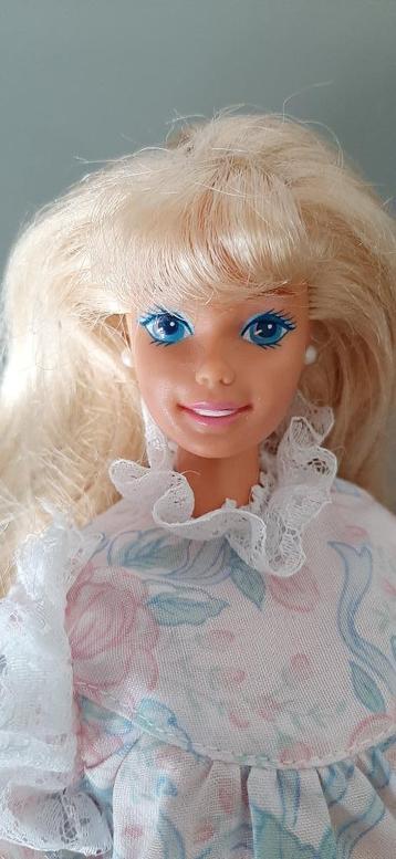 barbie 1975 met romantische nachtpon. beschikbaar voor biedingen