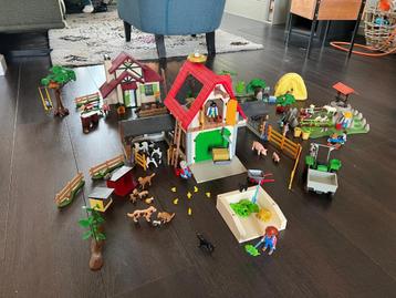 Grote samengestelde partij Playmobil: boerderij, dieren, etc beschikbaar voor biedingen