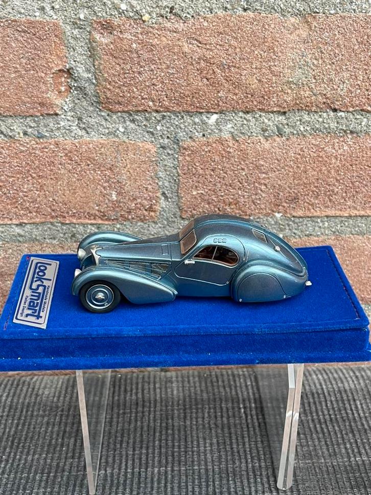 1:43 LOOKSMART BUGATTI 57SC ATLANTIC WIN PEBBLE BEACH 100,-, Hobby en Vrije tijd, Modelauto's | 1:43, Zo goed als nieuw, Auto