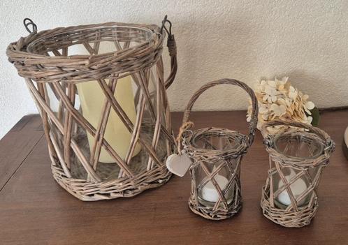 Romantische landelijke 3 windlichten glas met riet, Huis en Inrichting, Woonaccessoires | Kandelaars en Kaarsen, Zo goed als nieuw