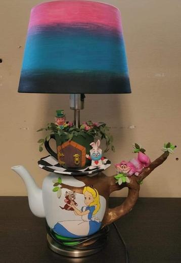 Alice in wonderland lamp