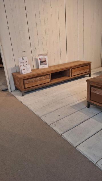 Teak TV-kast Venetië - Stijlvol en functioneel beschikbaar voor biedingen