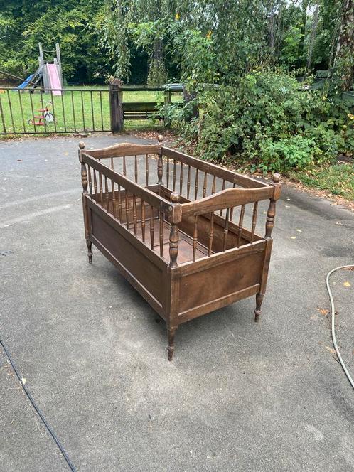 Antiek Houten Babybedje / Ledikant, Antiek en Kunst, Antiek | Meubels | Bedden, Ophalen