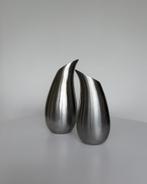 Vintage teardrop shaped vases made of brushed aluminium, Overige materialen, Gebruikt, Overige kleuren, Ophalen of Verzenden