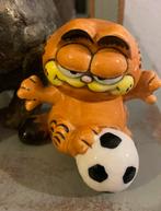 Garfield beeldje met voetbal porselein EK WK cartoon, Verzamelen, Beelden en Beeldjes, Ophalen of Verzenden, Zo goed als nieuw