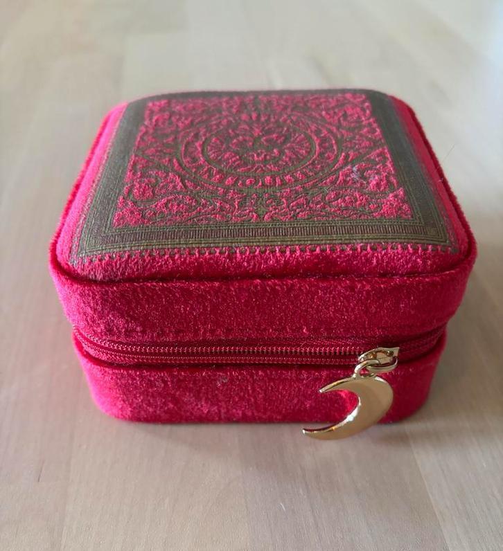 Illumicrate Crescent City Jewelery travel box, Sieraden, Tassen en Uiterlijk, Beautycases, Nieuw, Ophalen of Verzenden