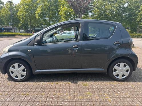 Toyota Aygo 1.0 12V Vvt-i 5DRS 2011 Grijs, Auto's, Toyota, Particulier, Aygo, Benzine, A, Hatchback, Handgeschakeld, Origineel Nederlands
