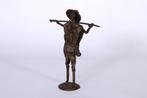 Bronzen beeldje van een waterdrager., Ophalen of Verzenden, Gebruikt, Mens