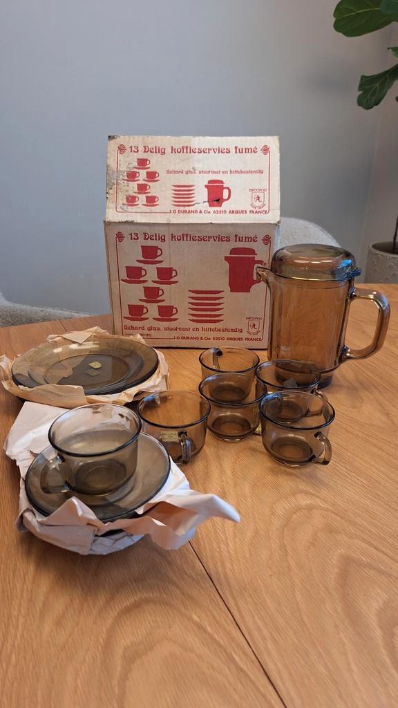 Nieuw in doos! Arcoroc fume gerookt 13delig koffieservies, Huis en Inrichting, Keuken | Servies, Nieuw, Kop(pen) en/of Schotel(s)