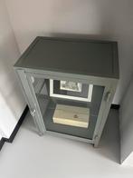 Stalen vitrinekast met glazen zijpanelen, Huis en Inrichting, Kasten | Vitrinekasten, Minder dan 50 cm, Gebruikt, Ophalen of Verzenden
