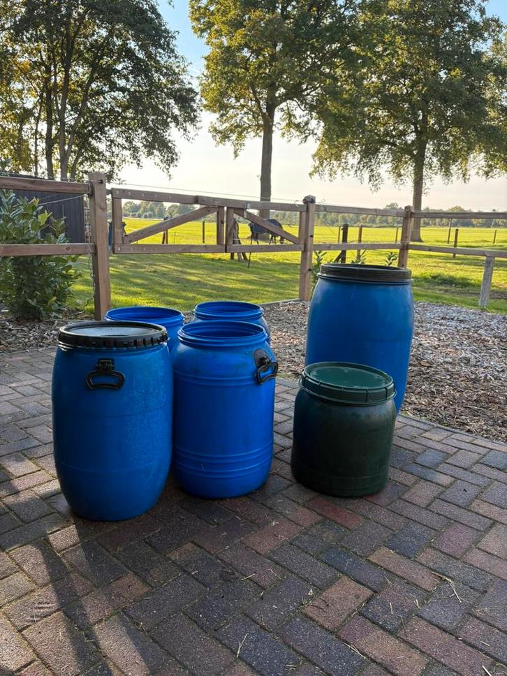 Diverse tonnen / vaten / voerton, Tuin en Terras, Regentonnen, Gebruikt, Kunststof, Ophalen