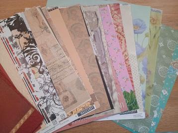 100 vellen scrapbook papier en accessoires beschikbaar voor biedingen