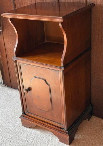 Karimoku Kolonial Telefoonmeubel beschikbaar voor biedingen