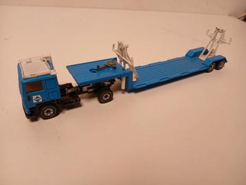 Siku volvo f10 analyse turbo 6 met dieplader beschikbaar voor biedingen