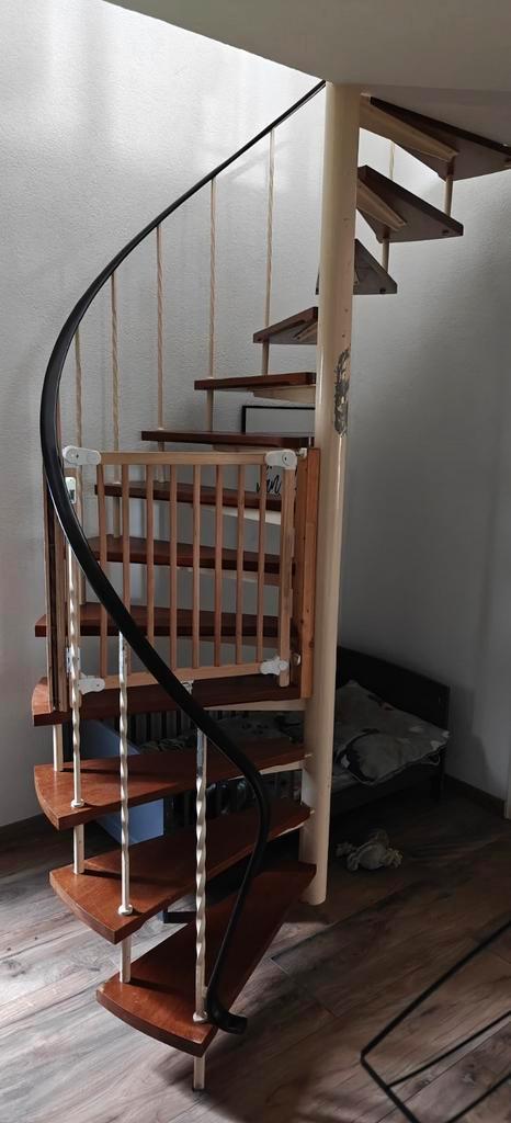 Stalen spiltrap met hardhouten tredes, Huis en Inrichting, Overige Huis en Inrichting, Ophalen