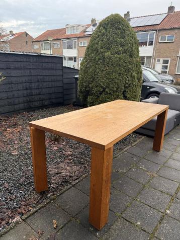 Vught: Houten eettafel Gratis