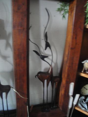 2 aparte schilderijen teak houten lijsten beschikbaar voor biedingen