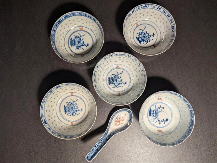 5 Chinese kommen & lepel met rijst-ajour motief, Antiek en Kunst, Antiek | Keramiek en Aardewerk, Ophalen