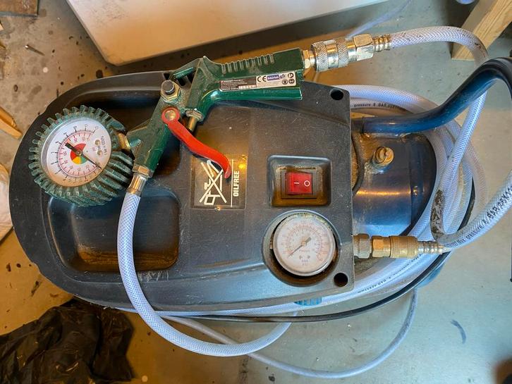 Olievrije compressor - Compact, Doe-het-zelf en Verbouw, Compressors, Gebruikt, Minder dan 6 bar, Minder dan 25 liter, Minder dan 200 liter/min