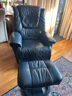Leren blauwe fauteuil met voetenbank., Huis en Inrichting, Ophalen, Gebruikt, 75 tot 100 cm, Leer