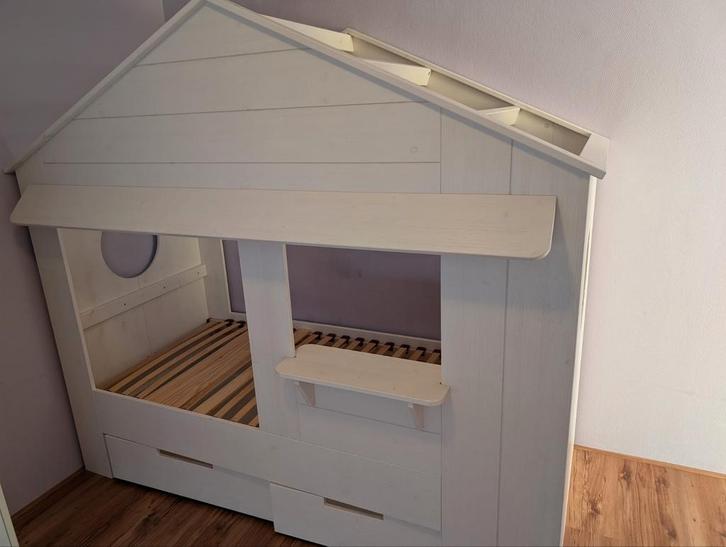 Woood Huisie bedstee – grenen wit, Kinderen en Baby's, Kinderkamer | Bedden, Gebruikt, 180 cm of meer, 85 tot 100 cm, Lattenbodem