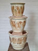 3  BLOEMPOTTEN  keramiek/terracotta           SAMEN VOOR  :, Steen, Rond, Zo goed als nieuw, Minder dan 40 cm