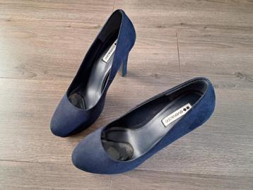 Blauwe suède pumps