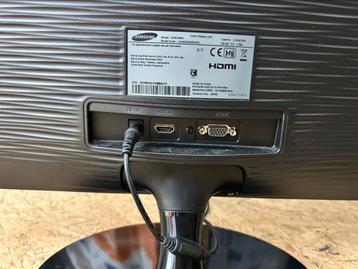 Samsung Monitor 24 inch – HDMI & VGA – Goed werkend beschikbaar voor biedingen