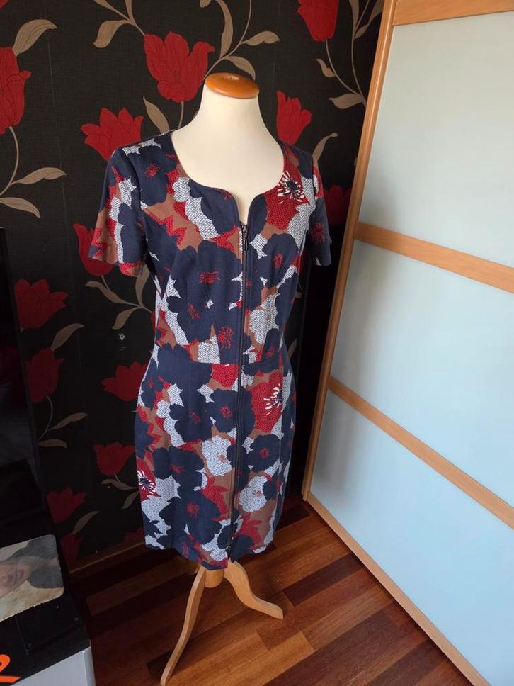 Mooie strakvallende jurk maat 38 Marie Mero, Kleding | Dames, Jurken, Nieuw, Maat 38/40 (M), Overige kleuren, Knielengte, Ophalen of Verzenden