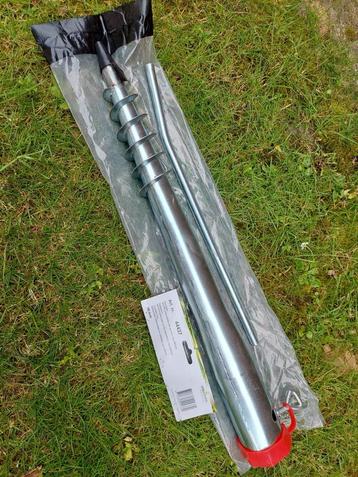 Grondpen voor parasol beschikbaar voor biedingen