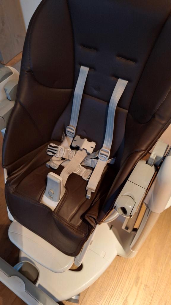 Peg Perego Tatamia Kinderstoel - Nieuwe Hoes!, Kinderen en Baby's, Kinderstoelen, Zo goed als nieuw, Meegroeistoel, Afneembaar eetblad