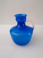 Italiaanse opaline glazen vaas/ kan in koningsblauw, Antiek en Kunst, Ophalen of Verzenden