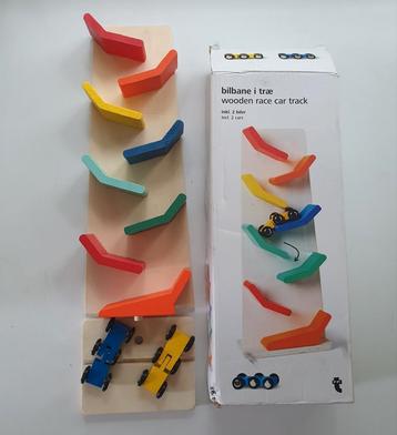 Compact houten zigzag rollerbaan met 2 auto's kind/peuter beschikbaar voor biedingen
