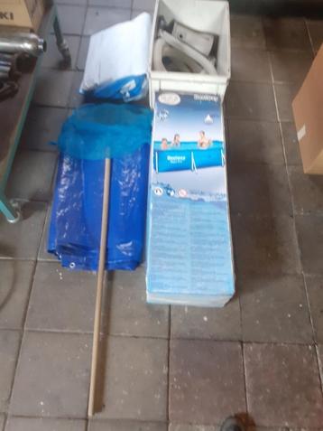 Zwembad bestway met filterpomp zeil en schepnet beschikbaar voor biedingen