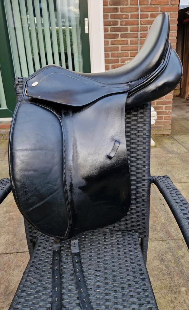 Kentaur Ithaka, zwart/bruin, 17,5 inch dressuurzadel, Dieren en Toebehoren, Paarden en Pony's | Zadels, Zo goed als nieuw, Dressuur