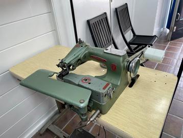 Vintage Treasure Blindezoom naaimachine beschikbaar voor biedingen