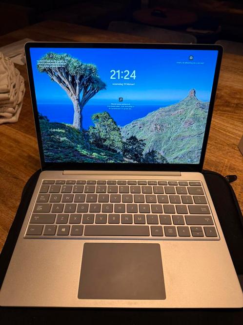 Microsoft Surface Laptop Go, Computers en Software, Windows Laptops, Zo goed als nieuw, 12 inch, SSD, Minder dan 2 Ghz, 8 GB, Ophalen of Verzenden