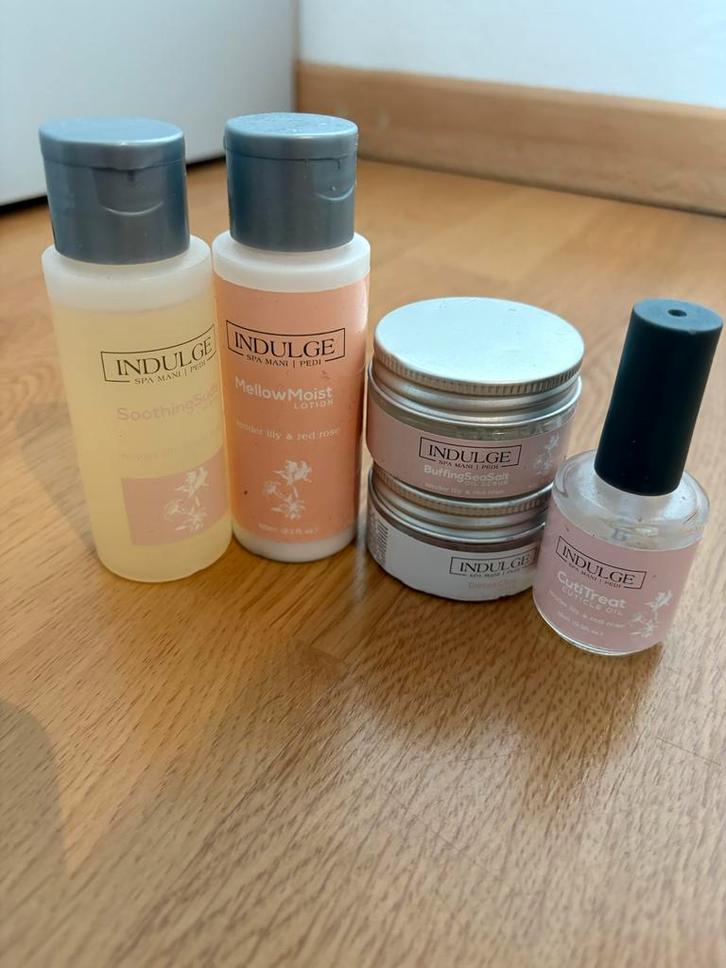 Indulge Spa Mani/Pedi Set, Sieraden, Tassen en Uiterlijk, Uiterlijk | Cosmetica en Make-up, Zo goed als nieuw, Toebehoren, Handen en Nagels