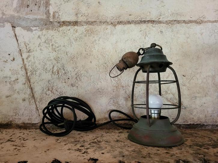 Brocante/ industriële Franse lamp/ allegonda, Antiek en Kunst, Antiek | Lampen, Ophalen of Verzenden