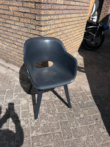 Kunstof kuipstoeltjes 2 stuks beschikbaar voor biedingen