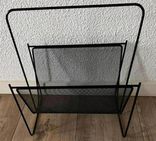 Vintage zwart metalen lectuurbak van Pilastro, Huis en Inrichting, Woonaccessoires | Krantenbakken en Lectuurbakken, Zo goed als nieuw