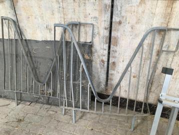 2 Snuffeltralies/ snuffelrekken/tralies voor staldeuren beschikbaar voor biedingen