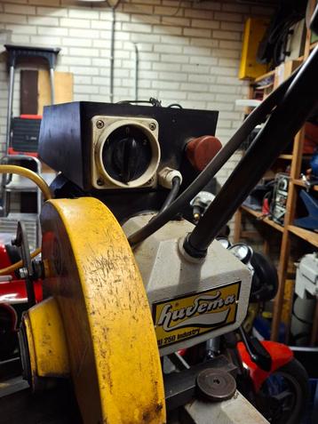 Huvema 250 zaagmachine beschikbaar voor biedingen