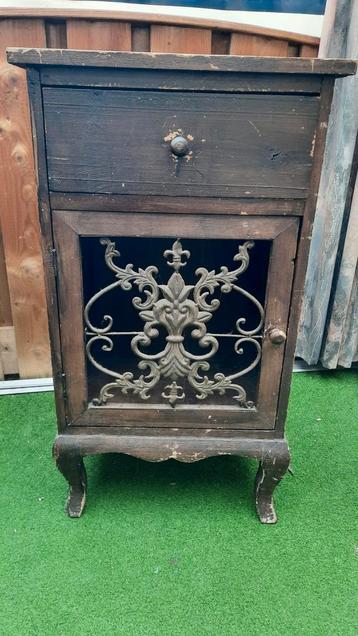 Oud brocante/vintage kastje beschikbaar voor biedingen