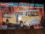 Mack fire truck. 1/32.   Kitje  zeer mooi gebouwd, Ophalen of Verzenden, Zo goed als nieuw, Bus of Vrachtwagen
