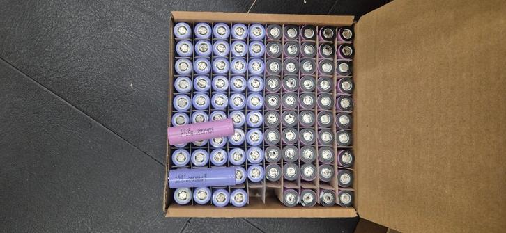 800x 18650 li-ion cellen div merken, Audio, Tv en Foto, Accu's en Batterijen, Gebruikt, Oplaadbaar, Ophalen of Verzenden